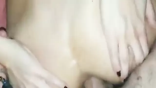 پسره کون آبدار دختر ایرانی رو می کوبه.